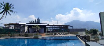 Strategic And Comfy Studio At Skyland City Jatinangor Apartment