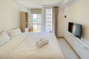 Studio | Desk, free WiFi