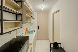Studio | Private kitchen | Mini-fridge, microwave, stovetop, rice cooker
