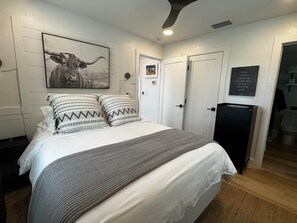 1 bedroom, in-room safe, iron/ironing board, free WiFi - Black Brindle Bungalow, Downtown Ft. Myers: Walk to Best Eats and Shops! (Fort Myers)