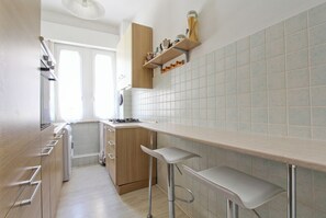 Microwave, oven, coffee/tea maker, electric kettle