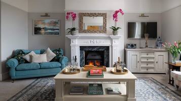 Smart TV, fireplace, DVD player, table football