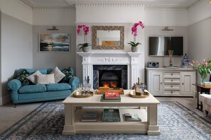 Smart TV, fireplace, DVD player, foosball - The Georgian House - sleeps 9 guests  in 5 bedrooms (Ilfracombe)