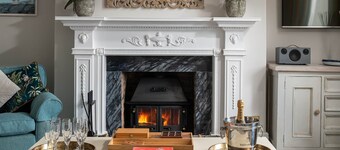 The Georgian House - sleeps 9 guests  in 5 bedrooms