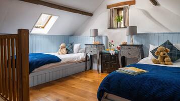5 Schlafzimmer, Schreibtisch, Bügeleisen/Bügelbrett, kostenloses WLAN