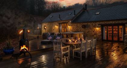 Old Barn - sleeps 10 guests  in 5 bedrooms