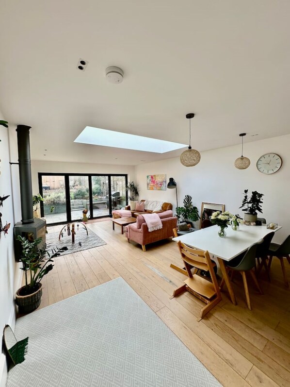 Interior - Large, contemporary home in leafy East Dulwich (London)