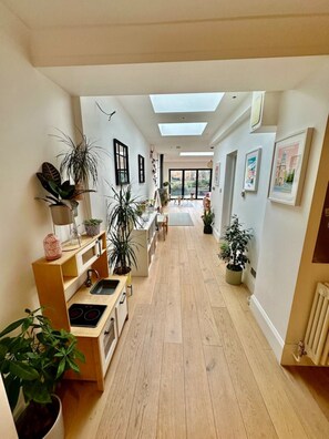 Interior - Large, contemporary home in leafy East Dulwich (London)