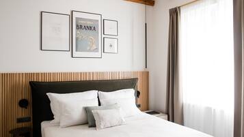 Double Room A. Senoa (first floor) | 1 soveværelse, pengeskab på værelset, mørklægningsgardiner, lydisolering