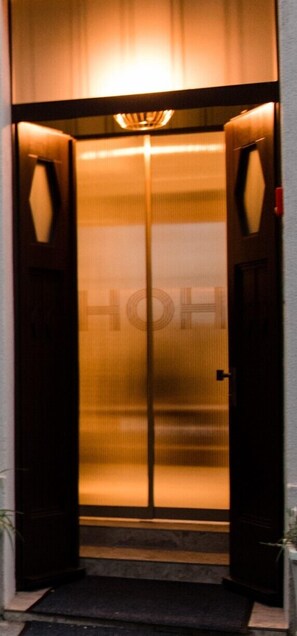 Pintu masuk hartanah