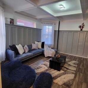 Smart TV - Casa con Buen Espacio (Newark)
