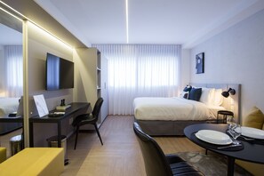 Hypo-allergenic bedding, individually decorated, desk, free WiFi - Charlie The Arch Moinhos  (Porto Alegre)