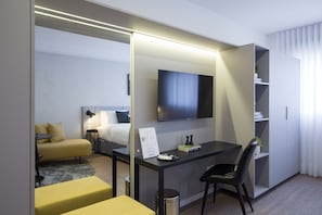 Roupas de cama antialérgicas, individualmente decorados, escrivaninha