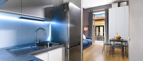Oven, coffee/tea maker, toaster