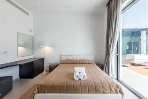 6 slaapkamers, een strijkplank/strijkijzer, gratis wifi, beddengoed