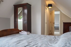 3 bedrooms, individually decorated, individually furnished, free WiFi - Lakeview Retreat (Garrykennedy)