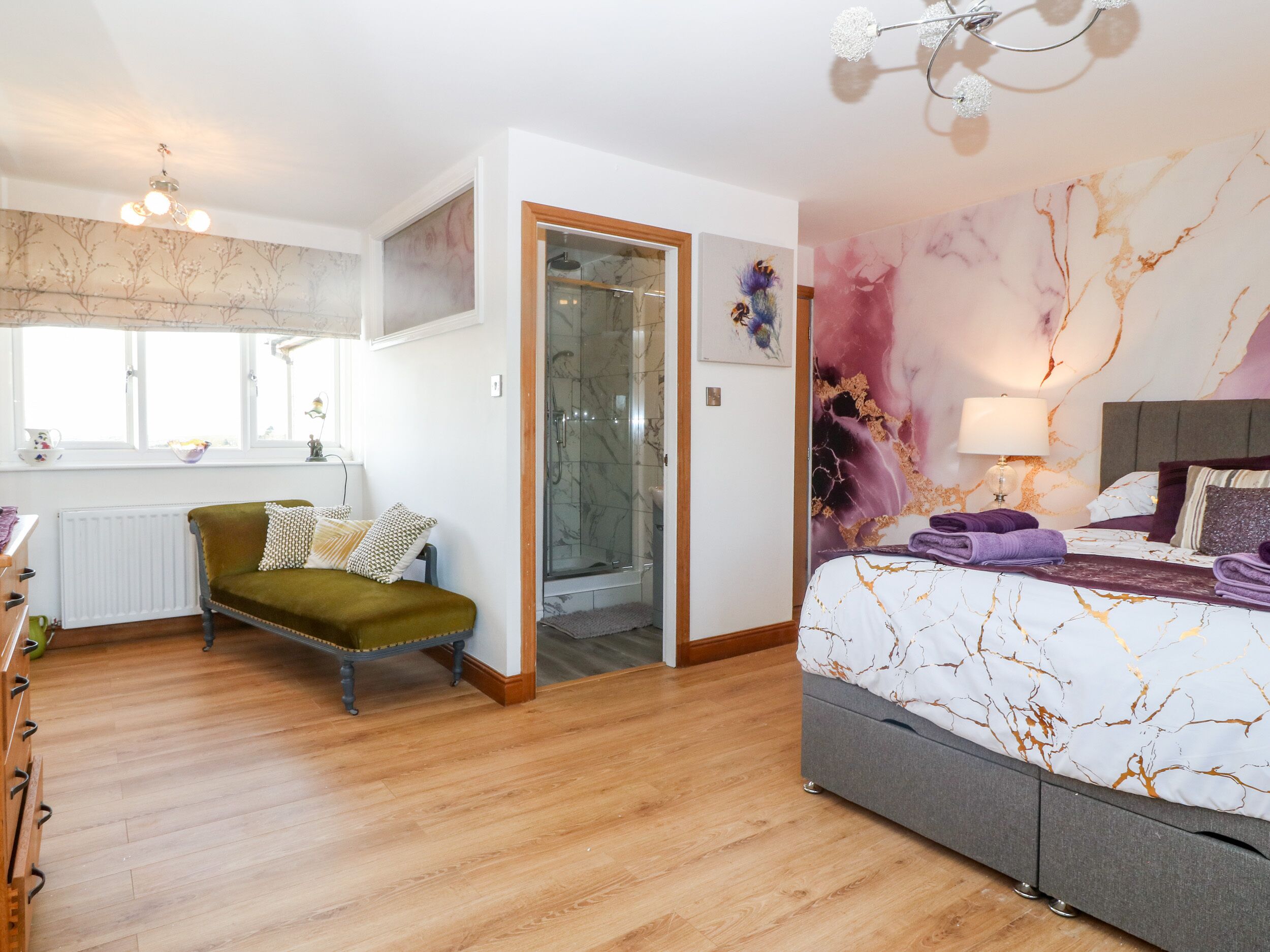 4 bedrooms, individually decorated, individually furnished, free WiFi