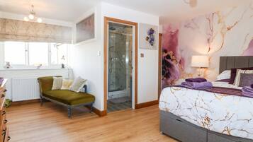 4 bedrooms, individually decorated, individually furnished, free WiFi