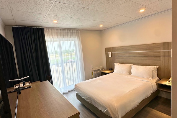 Blackout curtains, soundproofing, iron/ironing board, free WiFi