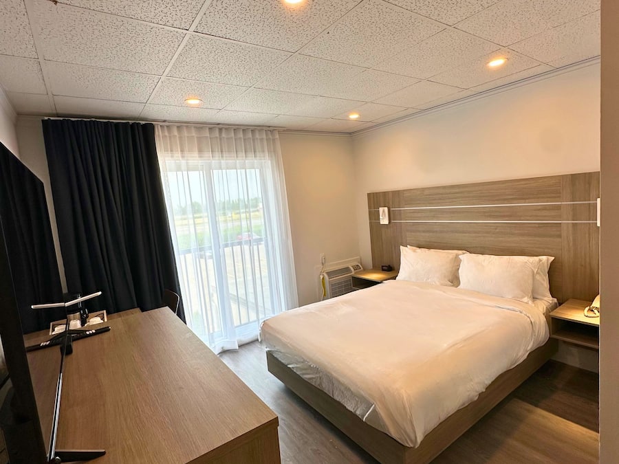 Langsir/tirai gelap terus, kalis bunyi, seterika/papan seterika