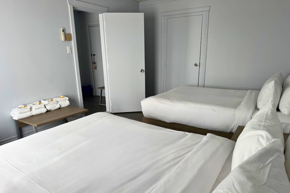 Familienzimmer | Verdunkelungsvorhänge, schallisolierte Zimmer, Bügeleisen/Bügelbrett