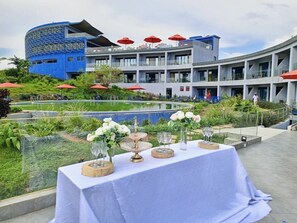 تناول الطعام بالخارج