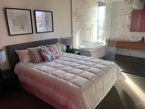 1 bedroom, desk, iron/ironing board, WiFi - New to VRBO: Luxury Apartment in Popular NewActon Precinct-City (Canberra)