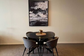 Dining - New to VRBO: Luxury Apartment in Popular NewActon Precinct-City (Canberra)