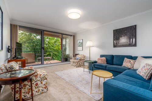 Vibrant 2BR Apt | 500m to Manuka/Kingston!