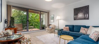 Vibrant 2BR Apt | 500m to Manuka/Kingston!