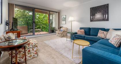 Vibrant 2BR Apt | 500m to Manuka/Kingston!