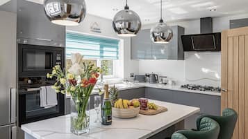 Geschirrspüler, Wasserkocher, Toaster, Kochgeschirr/Geschirr/Besteck