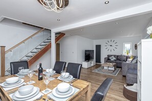 Dining - Clydfan, No 1 Trearddur Road (Holyhead)