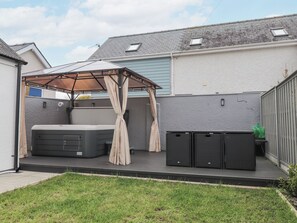 Cottage | Terrace/patio - Clydfan, No 1 Trearddur Road (Holyhead)