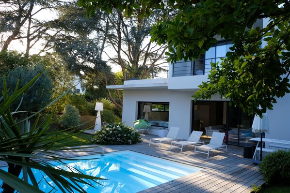 Pool - Maison Contemporaine Dans un Environnement Arboré à 2 pas de L'océan (Biarritz)