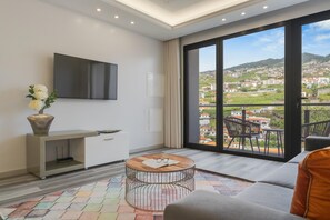 1 bedroom, desk - Torre Palace II by Atlantic Holiday (Camara de Lobos)