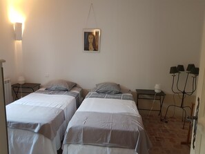 4 soverom, strykejern/-brett, wi-fi og sengetøy