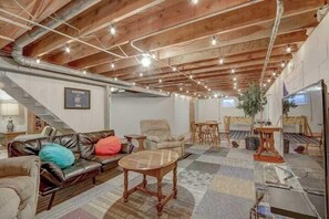 Interior - Wonderful Family Home Across from Park (Cudahy)