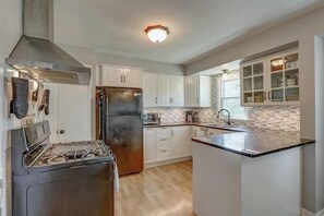 Fridge, microwave, oven, stovetop - Wonderful Family Home Across from Park (Cudahy)