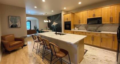 Brady Street Luxury | Close to Downtown | Sleeps 8