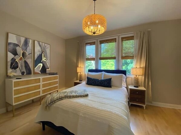 3 bedrooms, iron/ironing board, Internet, bed sheets