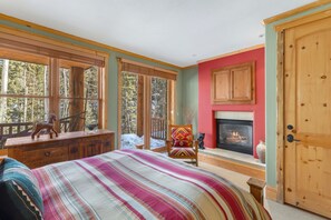 3 bedrooms, iron/ironing board, WiFi, bed sheets - Double Cabins Chalet: Cozy Ski In/Out Cabin (Mountain Village)