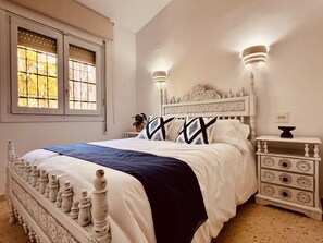 2 soverom, skrivebord, strykejern/-brett og wi-fi (inkludert)