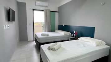 Quarto triplo conforto | 1 quarto, escrivaninha, Wi-Fi de cortesia