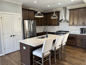 Microwave, oven, dishwasher, coffee/tea maker