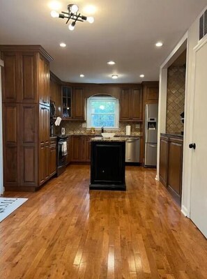 Private kitchen - Peaceful 3-bedroom house in weddington (Weddington)