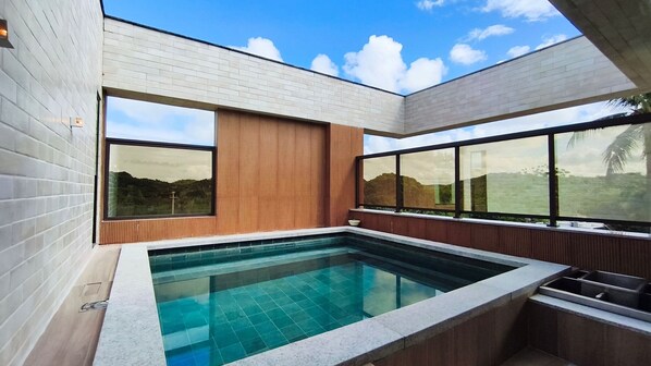 Departamento de lujo | Alberca | Alberca al aire libre 