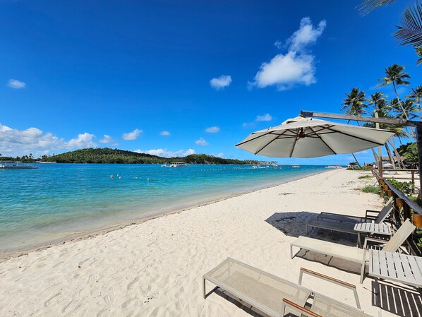 Studio | Beach | On the beach, white sand