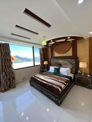 Soundproofing, iron/ironing board, free WiFi