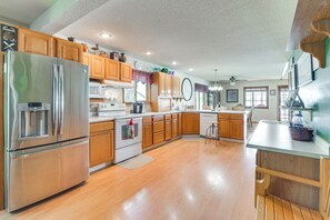 Fridge, microwave, stovetop, dishwasher - Big Stone Lake Retreat ~ 7 Mi to Browns Valley! (Becker Township)